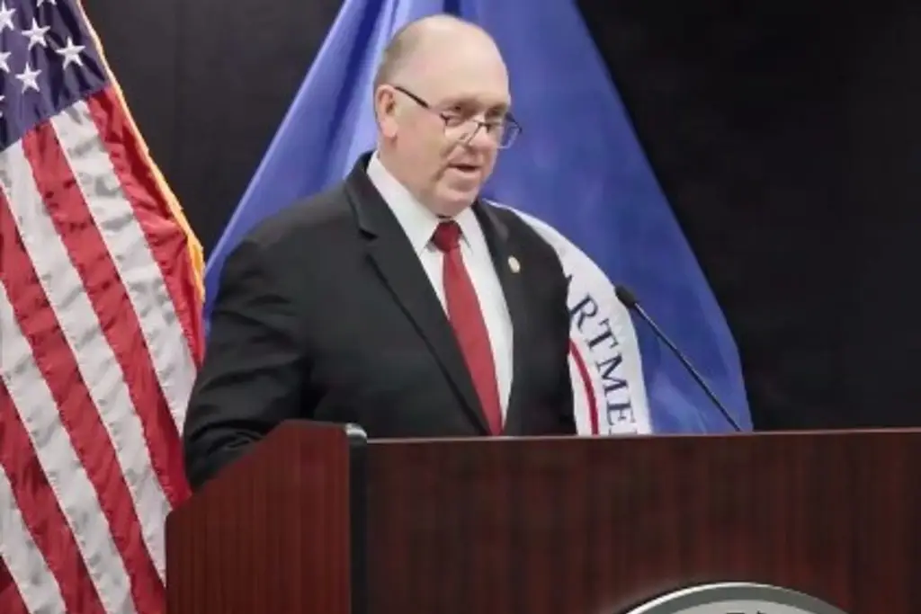 Imagen Anuncia el 'zar de la frontera' retiro de 700 agentes en Minneapolis