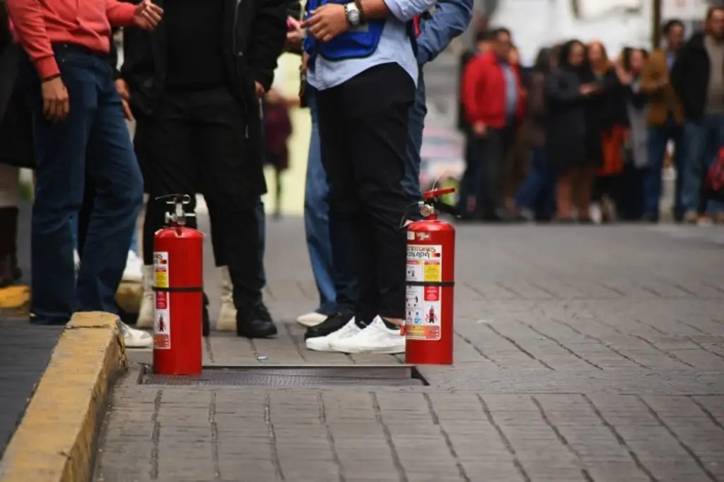 Imagen Controlan incendio en local del centro de Xalapa, Veracruz, ¿Cómo ocurrió?