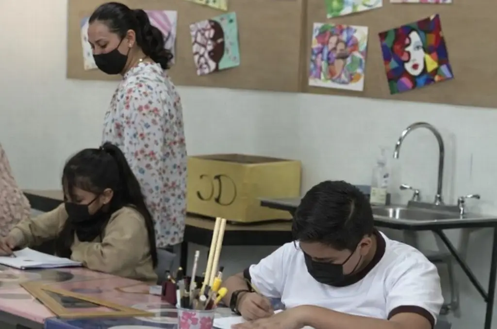 Imagen Vuelve el cubrebocas obligatorio en escuelas de Jalisco por el sarampión