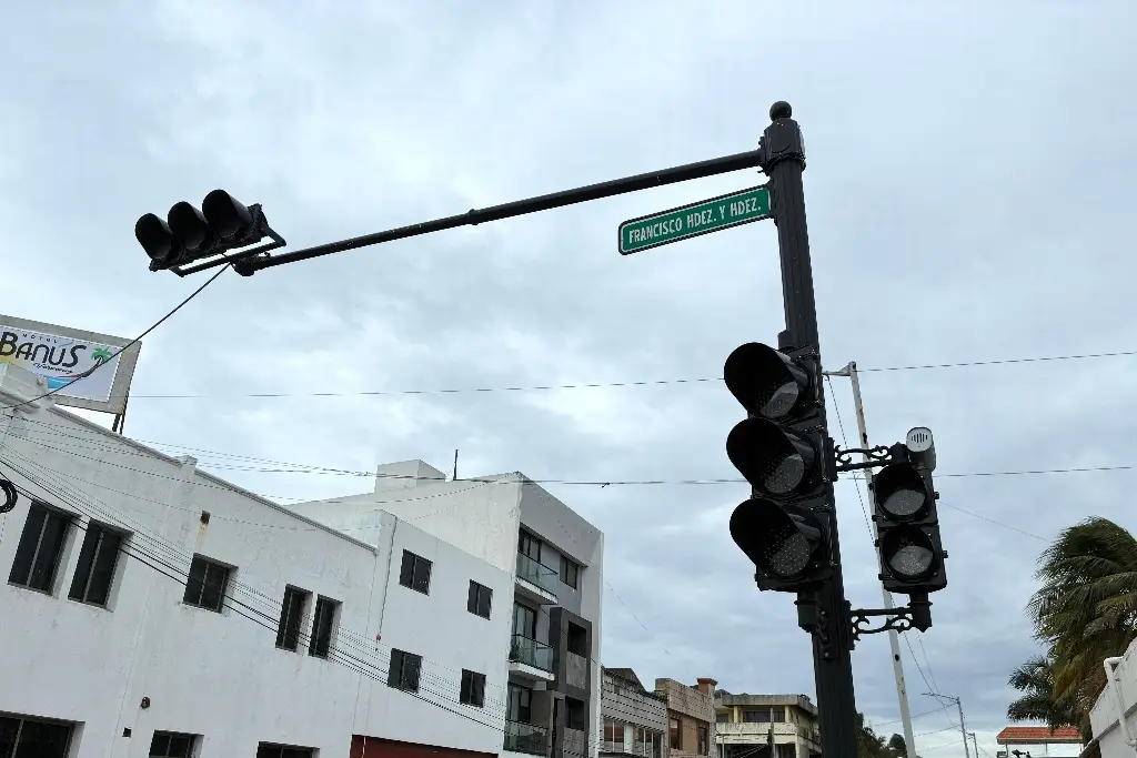 Imagen Se descomponen semáforos en el centro de Veracruz