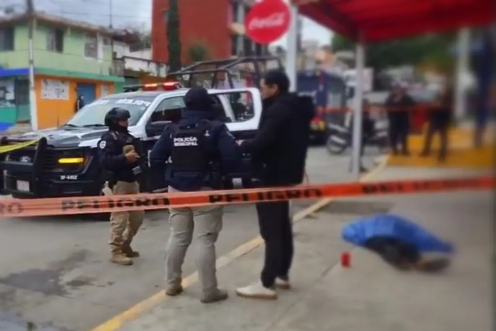 Imagen Pensaban que estaba dormido: fallece hombre en la vía pública en Xalapa