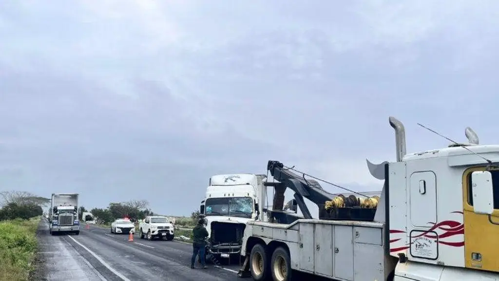 Imagen Cierre parcial en carretera de Veracruz; checa a qué altura 