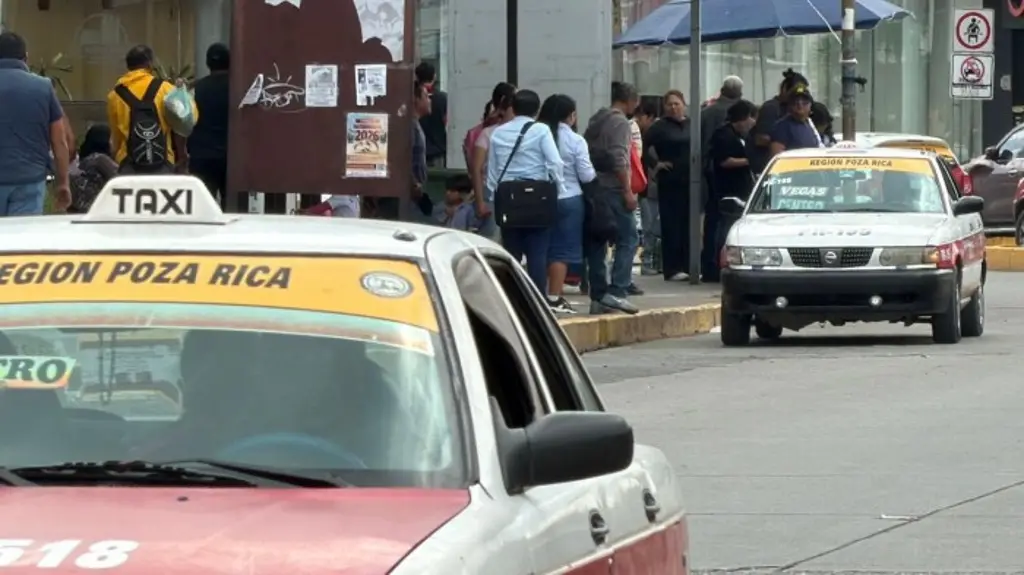 Imagen Reportan que taxistas suben tarifas sin autorización en Poza Rica, Veracruz 