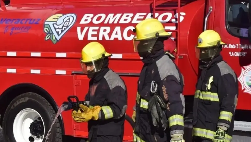 Imagen Sofocan incendio en casa en la zona centro de de Veracruz