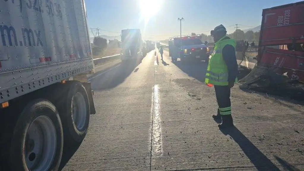 Imagen Cierre total de circulación por accidente en autopista que va al puerto de Veracruz
