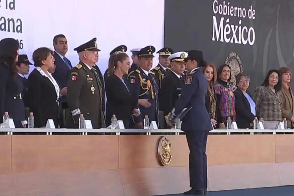Imagen Reconoce Sheinbaum a primeras mujeres egresadas de la Fuerza Aérea Mexicana