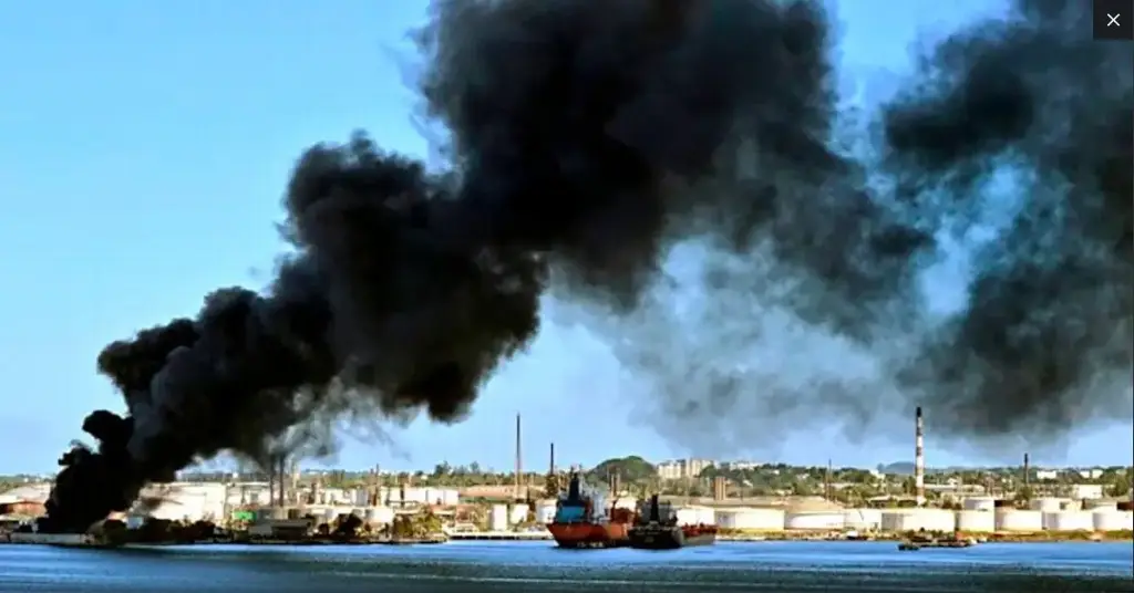 Imagen Se desata un fuerte incendio en una refinería de La Habana