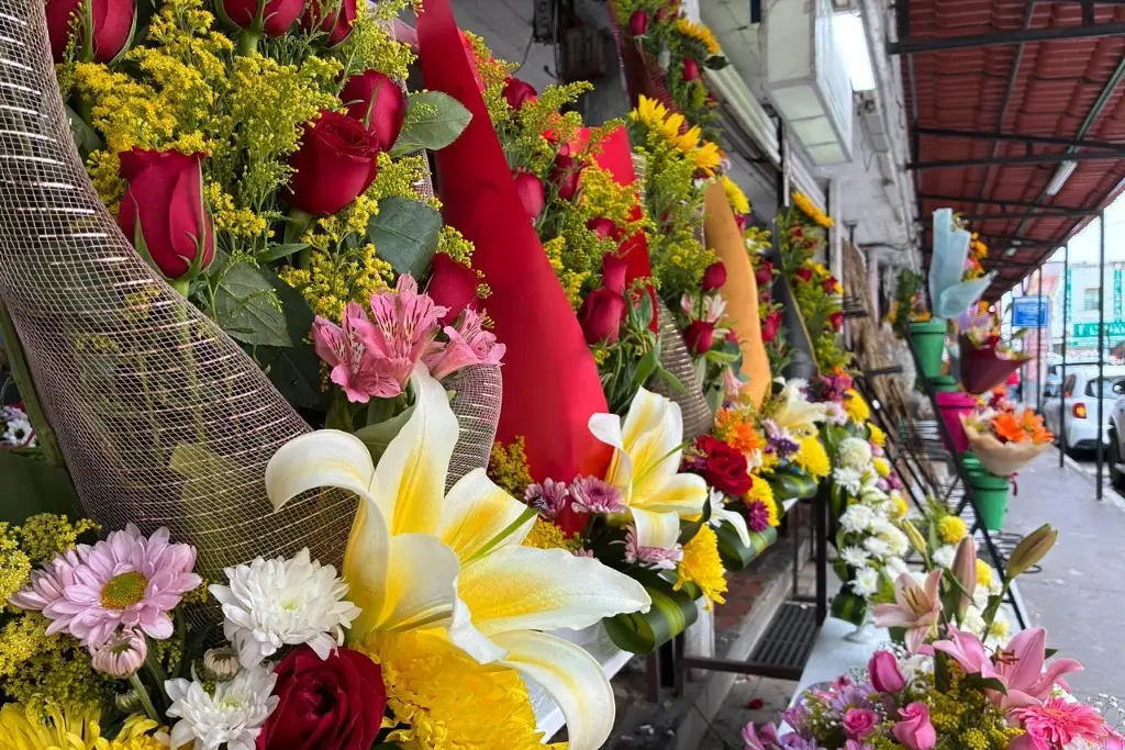 Imagen Pega a los floristas de Veracruz el ambulantaje