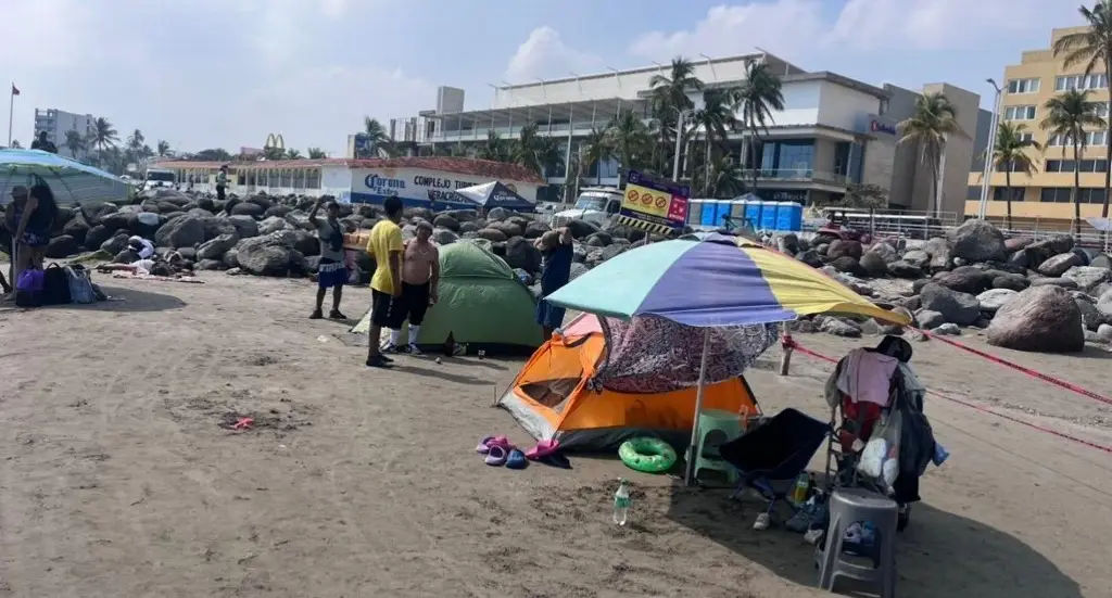 Imagen Turistas utilizan hotel “Camarena” para disfrutar de las playas y del Carnaval en Veracruz 