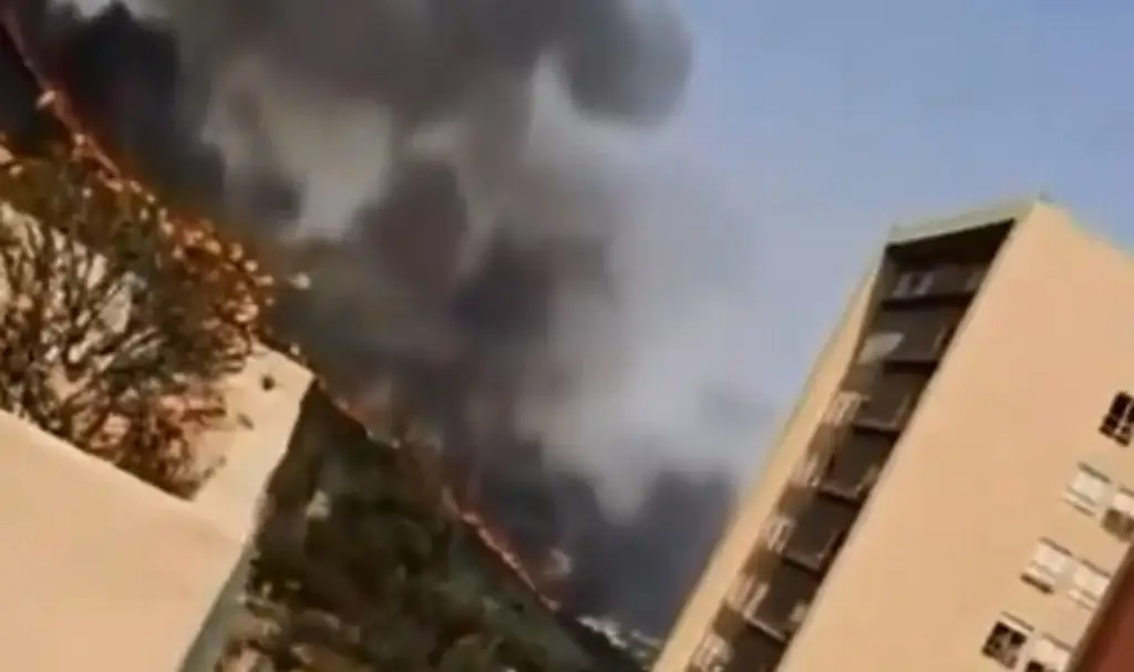 Imagen Incendio pastizal afecta visibilidad en autopista Chapama - Lechería, en el Edomex