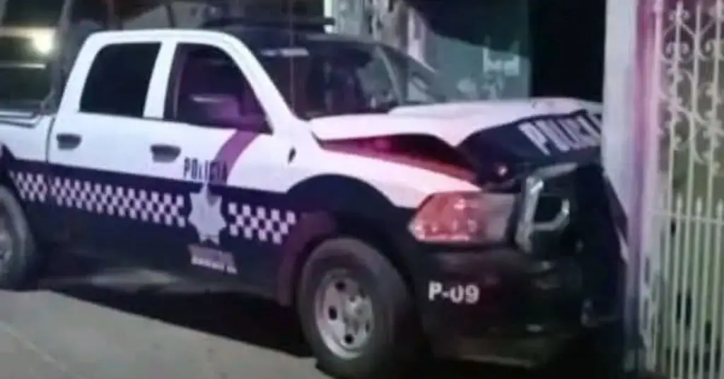 Imagen Elemento de la Policía Municipal chocó su patrulla contra una casa en Agua Dulce