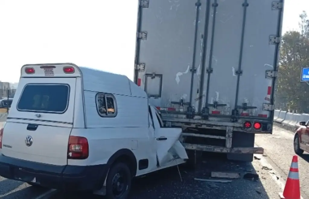 Imagen Hay cierre parcial de circulación en carretera de Veracruz; checa a qué altura 