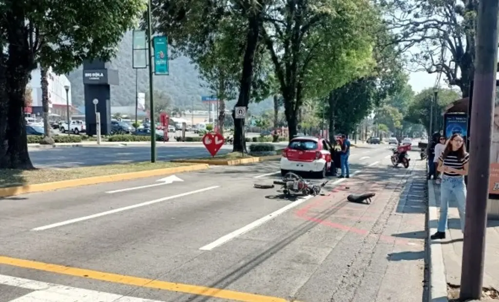 Imagen Motociclista lesionado tras choque con taxi en Orizaba, Veracruz