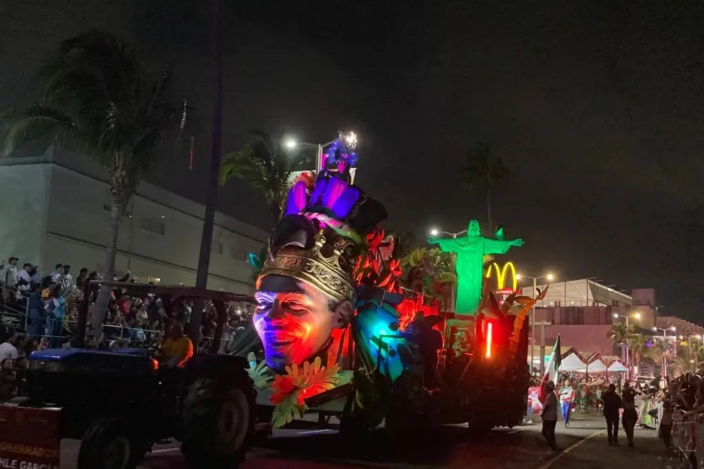 Imagen Una fiesta con temática mundial, así se vivió segundo gran desfile del Carnaval de Veracruz