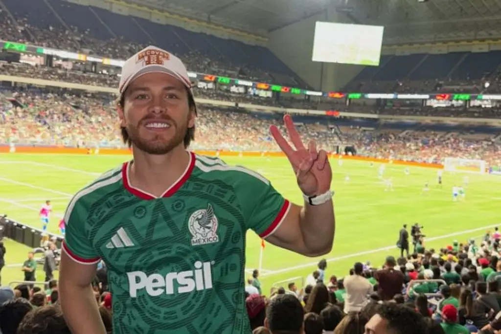 Imagen Aldo Denigris se cae en Carnaval de Mazatlán; este fue el momento (video) 