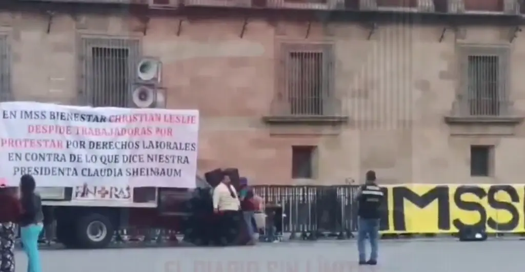 Imagen Personal del IMSS-Bienestar protestan en Palacio Nacional; esto piden