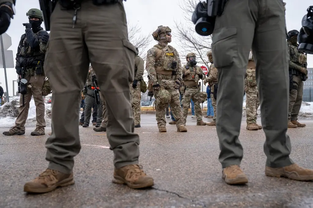 Imagen Bebé de 2 meses detenido por ICE es llevado de emergencia a hospital por bronquitis