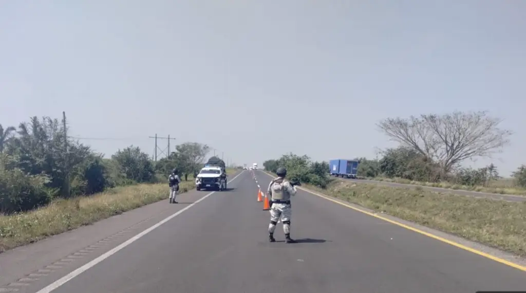 Imagen Hay cierre parcial de circulación en carretera de Veracruz; conoce la razón 