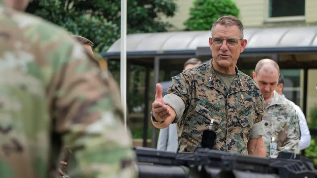 Imagen Jefe del Comando Sur visita Venezuela para analizar alianza de seguridad