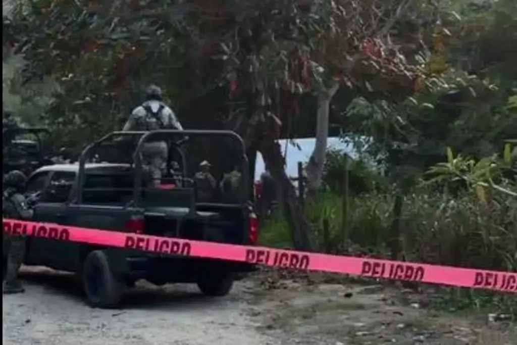 Imagen Encuentran camioneta de paquetería en Coatzintla; repartidor está desaparecido