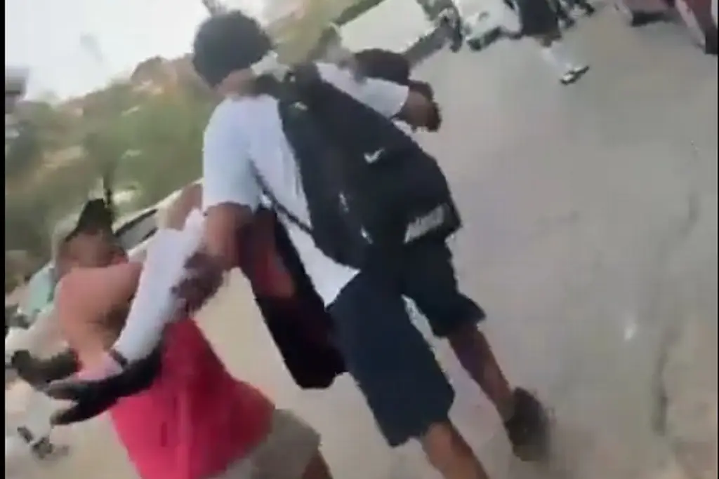 Imagen Ataque a camioneta de transporte público en Acapulco deja heridos (video)