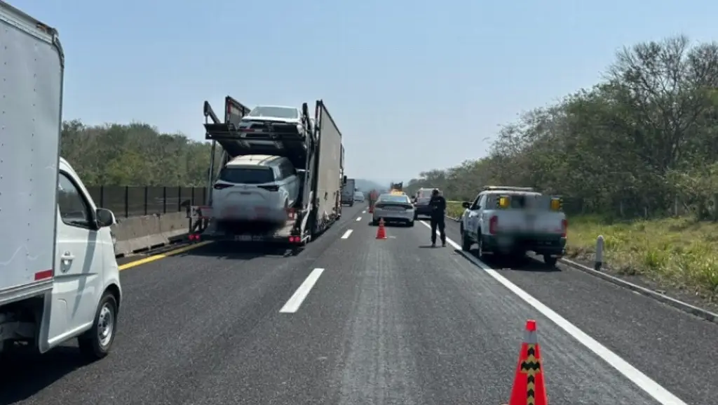Imagen Se registra cierre parcial de circulación en carretera de Veracruz; conoce a qué altura 