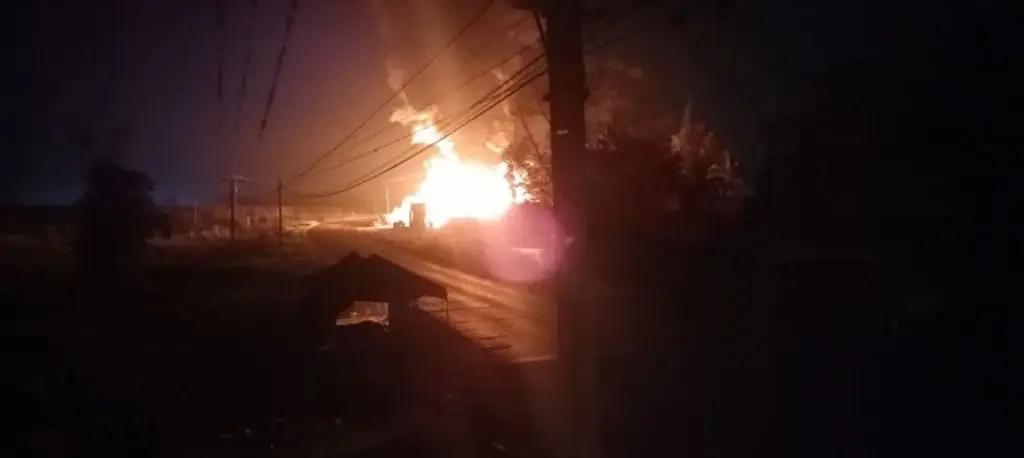 Imagen Incendio en Amatlán consume vulcanizadora y almacén