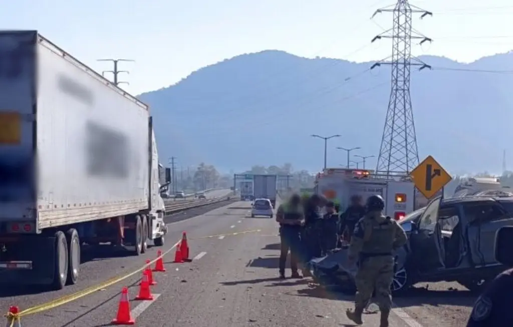 Imagen Deja dos muertos accidente en autopista de Veracruz; hay tres heridos 
