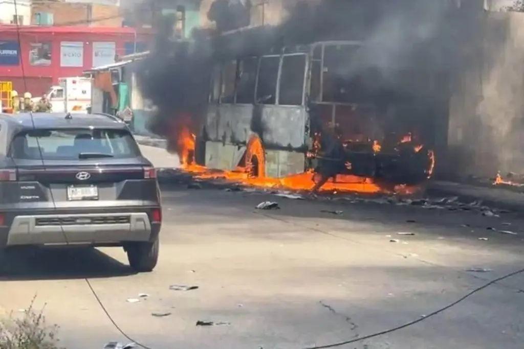Imagen Dos detenidos en Oaxaca, tras jornada violenta de quema de vehículos