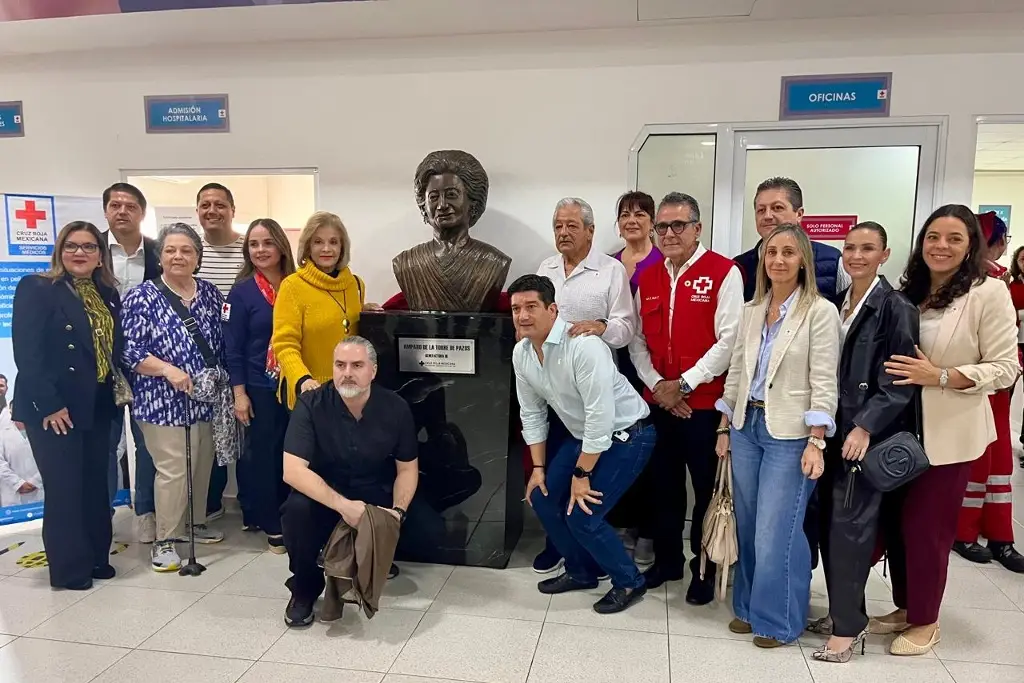 Imagen En homenaje a doña Amparo de la Torre de Pazos, develan busto en Veracruz