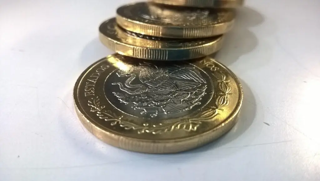 Imagen Peso mexicano cede terreno frente el dólar; así se cotiza