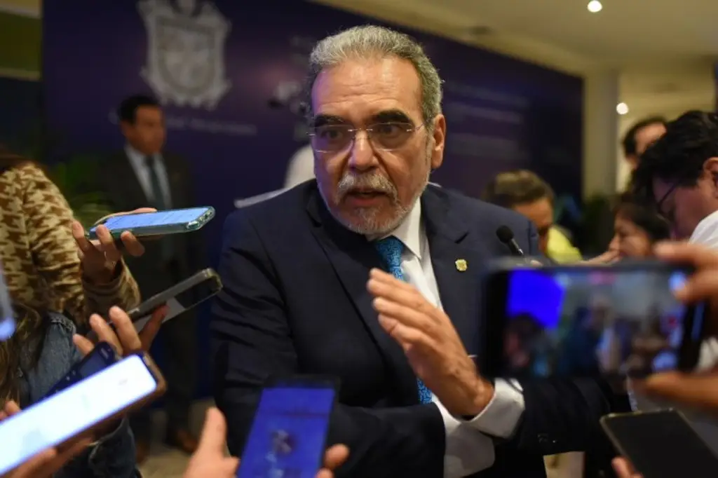 Imagen Tribunal federal confirma prórroga de Martín Aguilar como rector de la UV hasta 2029