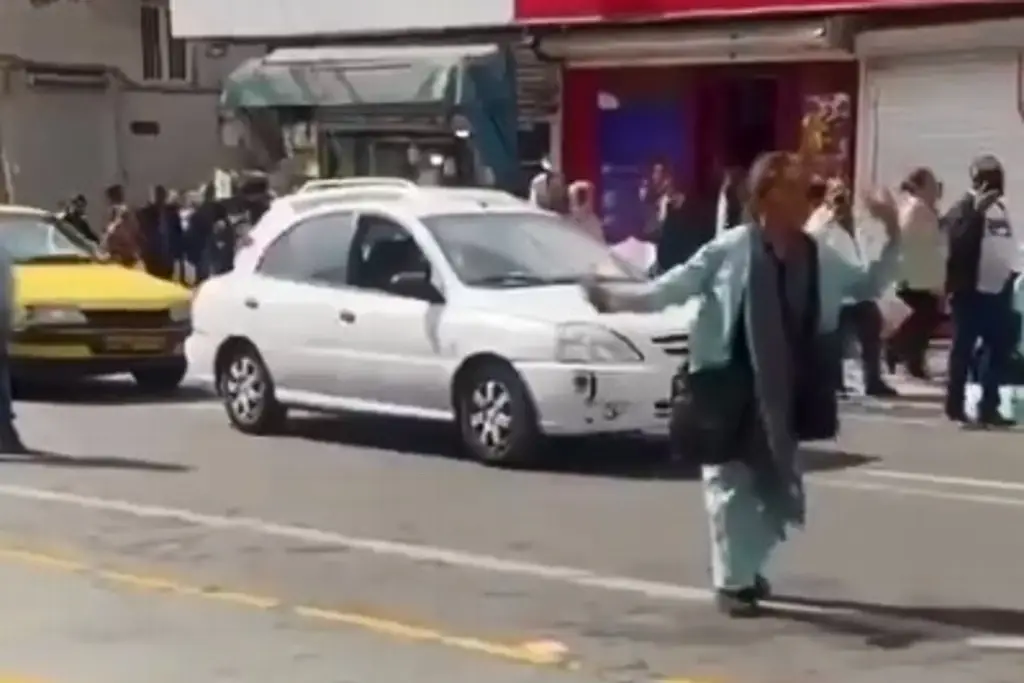 Imagen Reportan celebraciones en Irán tras confirmarse muerte del líder supremo