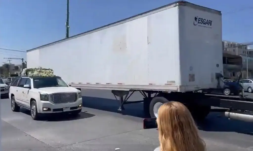 Imagen Trasladan restos de 'El Mencho' al cementerio (+Video)