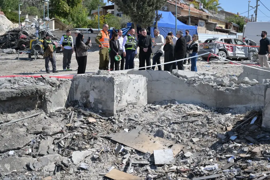 Imagen Así es vivir en Israel con lluvia de misiles y drones lanzados por Irán y Hezbollá; han muerto 12 personas