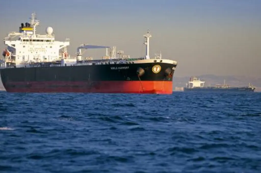 Imagen Trump anuncia seguros federales y posible escolta naval para navíos de carga en el estrecho de Hormuz