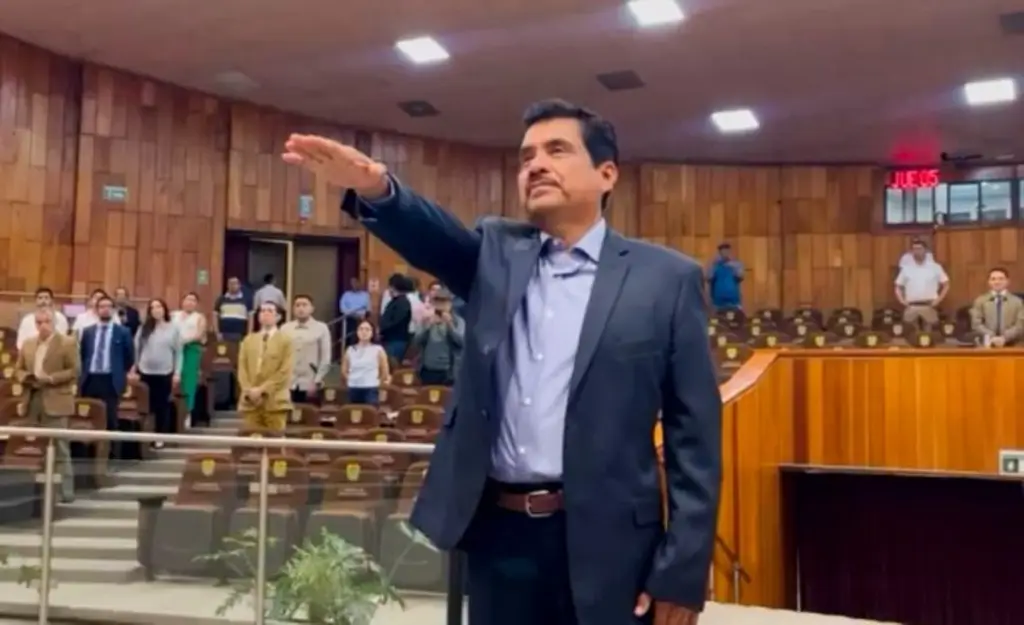 Imagen Edgar Díaz, suplente de Héctor Yunes Landa, rinde protesta como Diputado Local