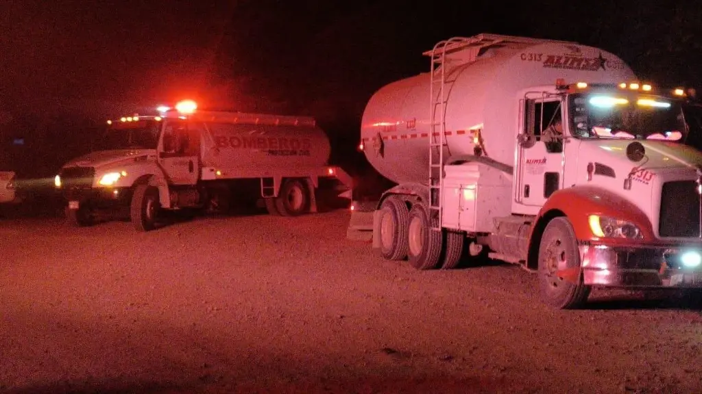 Imagen Atienden incendio en pozo petrolero en Las Choapas; esto lo provocó 