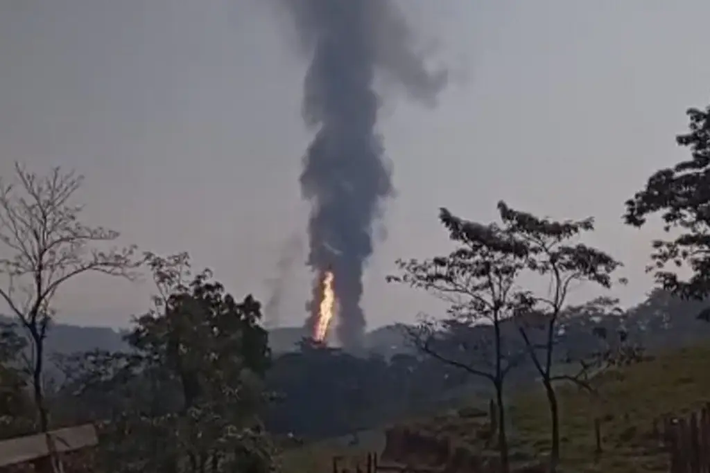 Imagen Continúa incendio en pozo Krem-1 en Las Choapas, Veracruz; suma tres días