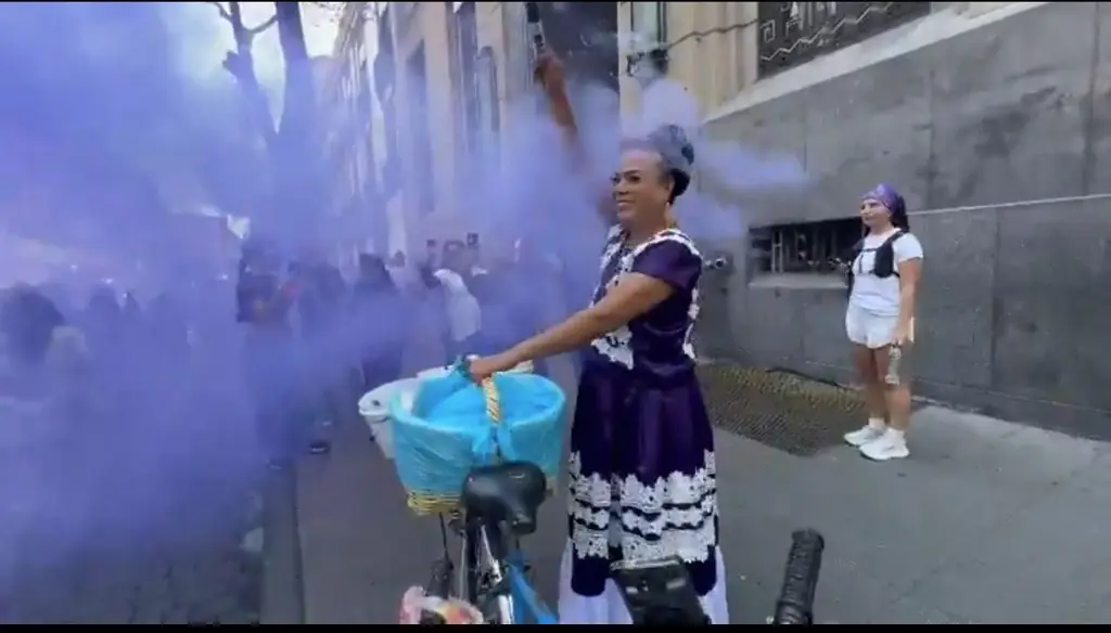 Imagen Lady Tacos de Canasta causa furor en la marcha del 8M en la Ciudad de México