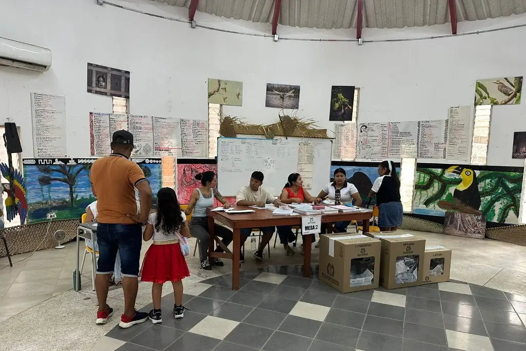 Imagen Cierran colegios electorales en Colombia tras ocho horas de votación