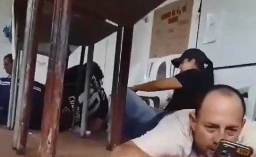 Imagen Tras cierre de comicios, atacan con un dron puesto de votación en Colombia 