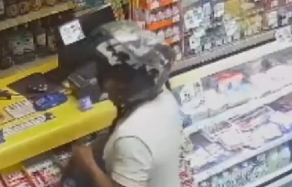 Imagen Sujeto intentó asaltar dos tiendas de conveniencia este domingo en Veracruz