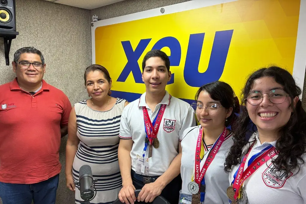 Imagen ¡Orgullo veracruzano! Alumnos ganan medalla de bronce en concurso de ciencia en Ecuador