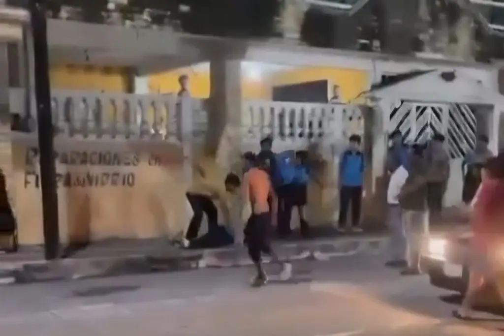 Imagen Captan golpiza a estudiante en Boca del Río 