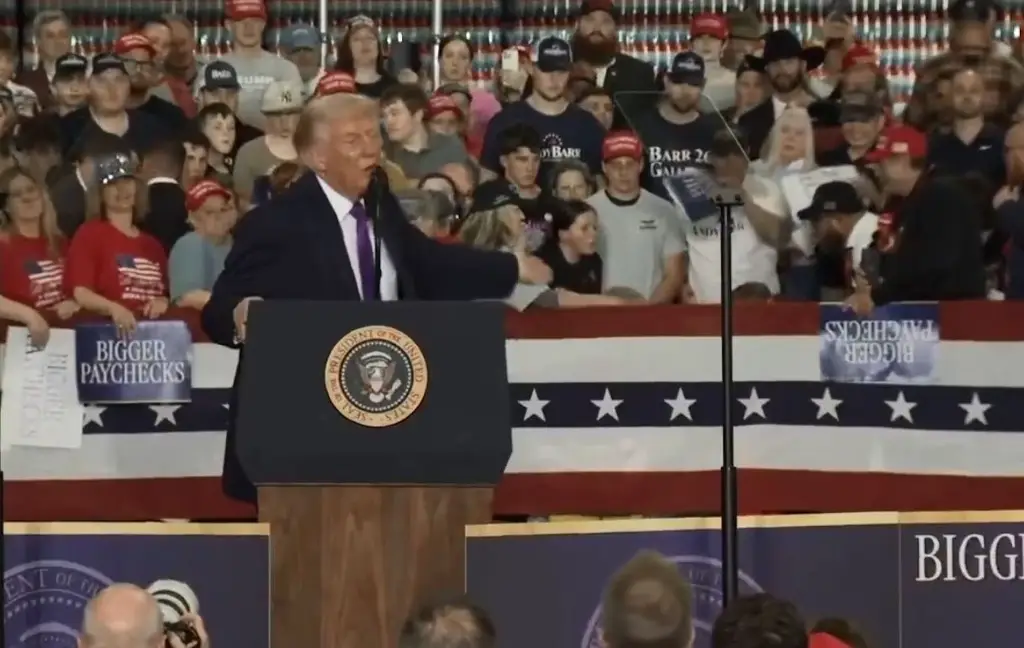 Imagen Se desmaya asistente durante mitin de Trump en Kentucky (+VIDEO)