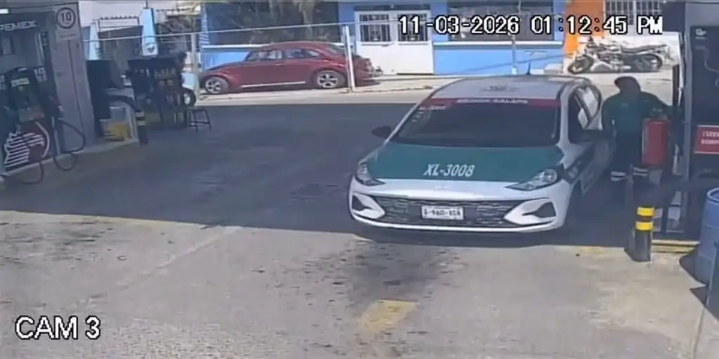 Imagen Taxista de Xalapa carga gasolina y se va sin pagar