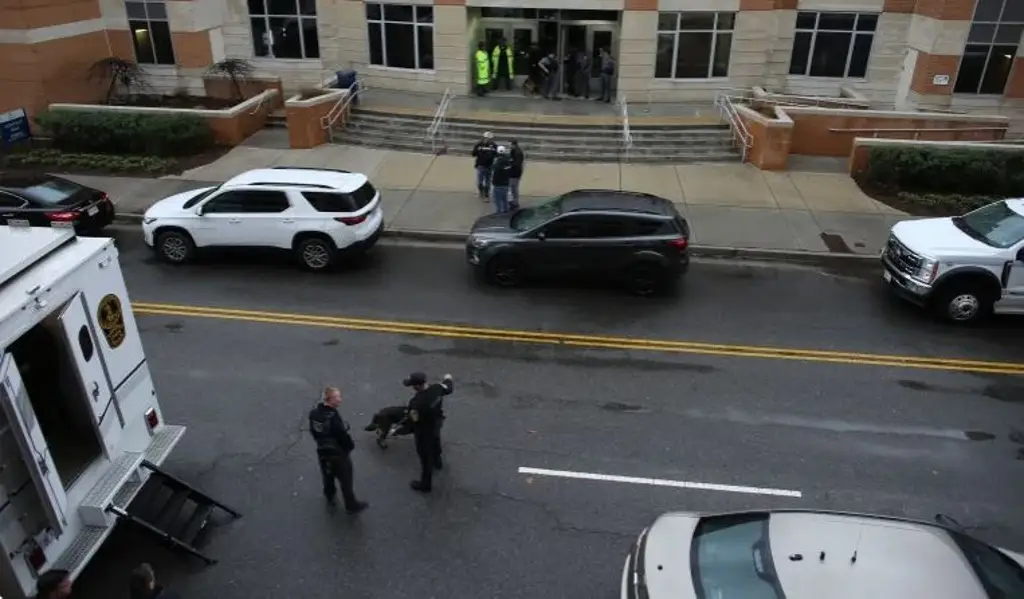Imagen Vinculan con el Estado Islámico a autor de tiroteo en universidad de Virginia