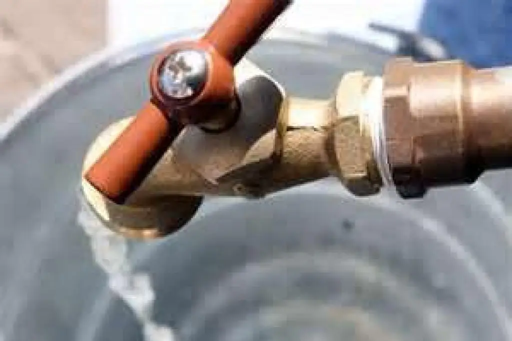 Imagen Junte cubetas, fraccionamiento de Veracruz no tendrá agua por varias horas 