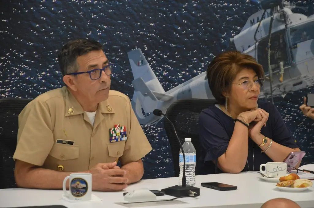 Imagen Semar asiste a reunión para atender emergencia por derrame de petróleo en Veracruz 